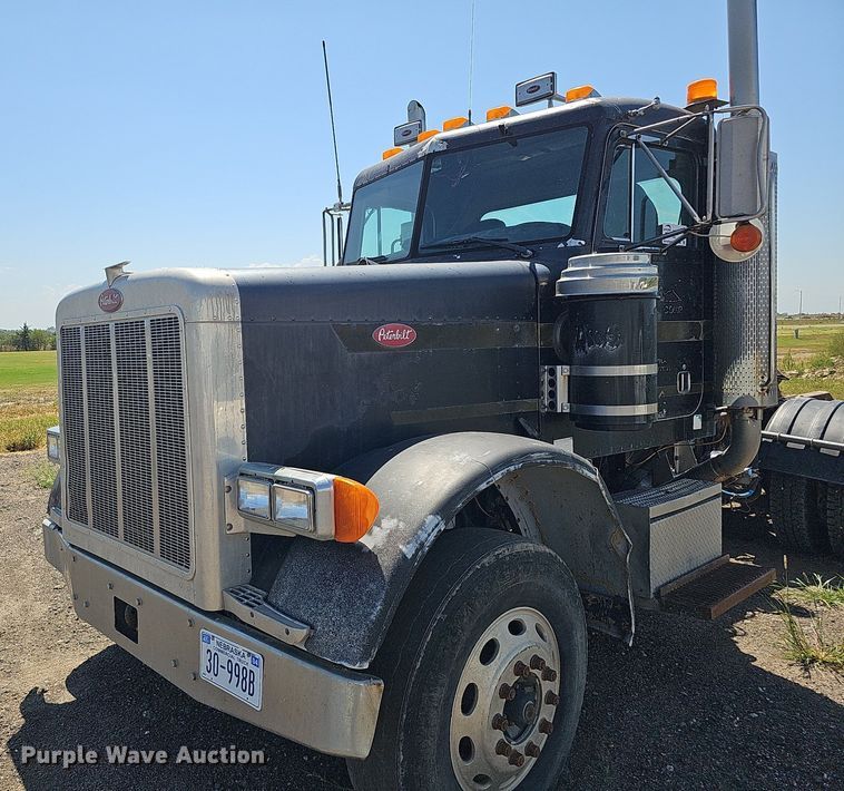 image for item DQ0260 2004 Peterbilt 379  semi truck