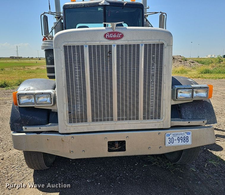 image for item DQ0260 2004 Peterbilt 379  semi truck