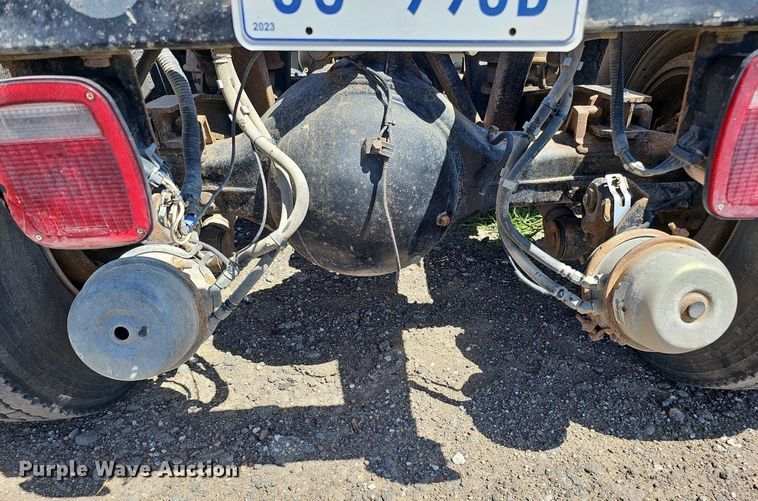 image for item DQ0260 2004 Peterbilt 379  semi truck