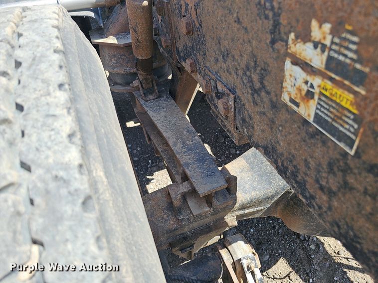 image for item DQ0260 2004 Peterbilt 379  semi truck