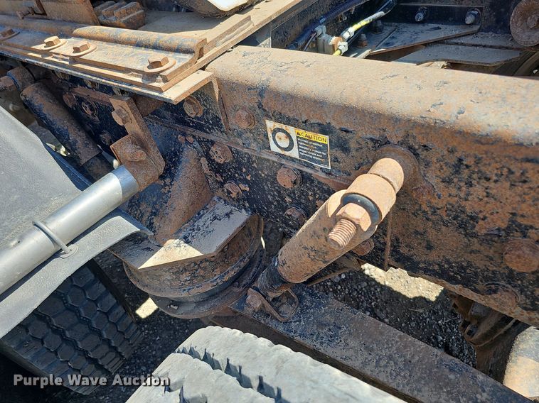 image for item DQ0260 2004 Peterbilt 379  semi truck