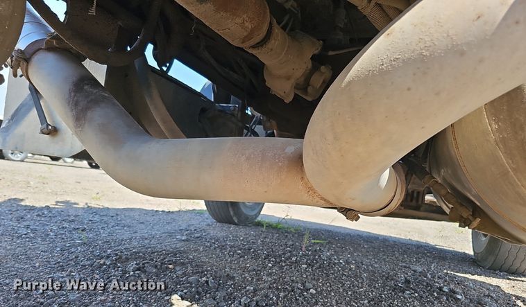 image for item DQ0260 2004 Peterbilt 379  semi truck