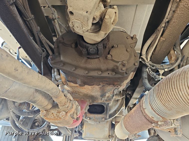 image for item DQ0260 2004 Peterbilt 379  semi truck