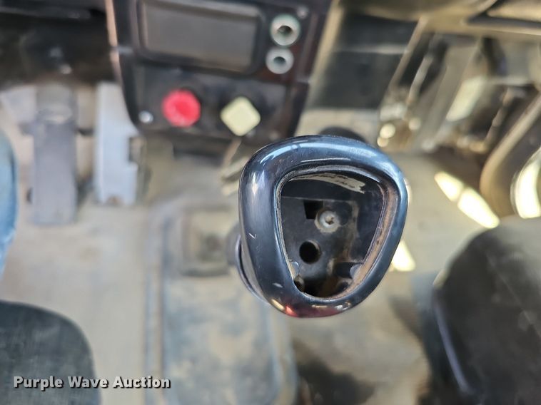 image for item DQ0260 2004 Peterbilt 379  semi truck