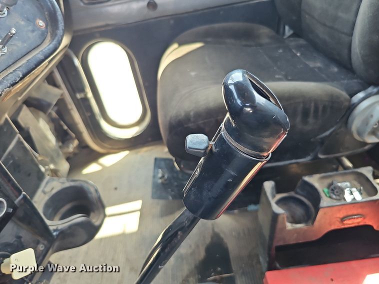 image for item DQ0260 2004 Peterbilt 379  semi truck