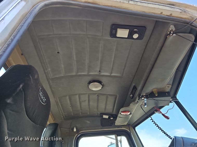 image for item DQ0260 2004 Peterbilt 379  semi truck