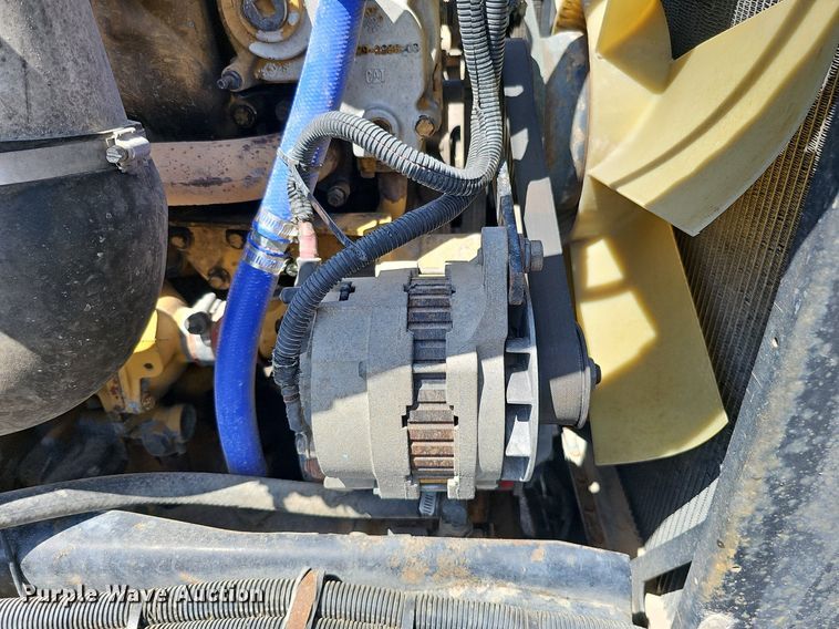 image for item DQ0260 2004 Peterbilt 379  semi truck