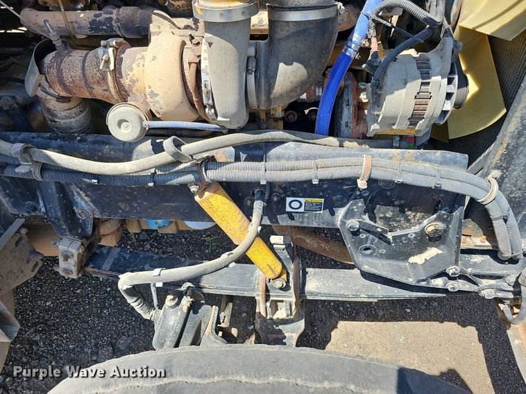 image for item DQ0260 2004 Peterbilt 379  semi truck