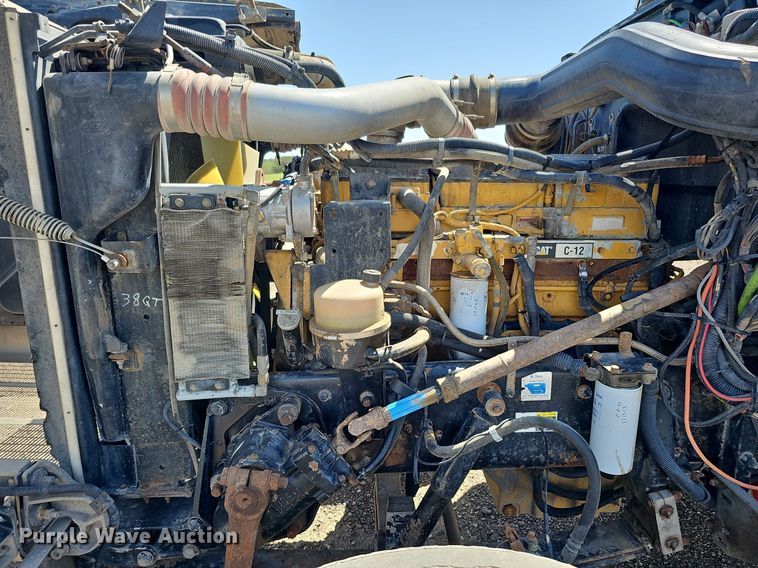 image for item DQ0260 2004 Peterbilt 379  semi truck