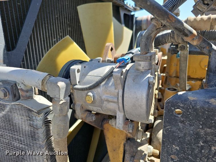 image for item DQ0260 2004 Peterbilt 379  semi truck