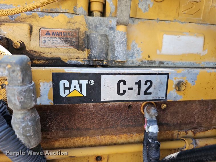 image for item DQ0260 2004 Peterbilt 379  semi truck