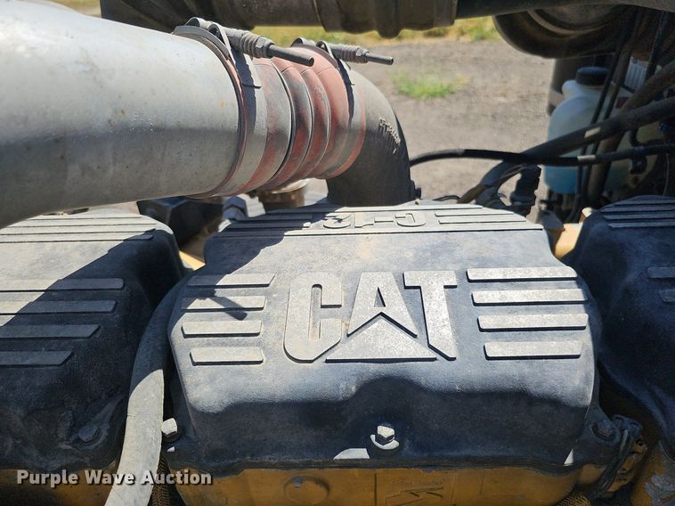 image for item DQ0260 2004 Peterbilt 379  semi truck