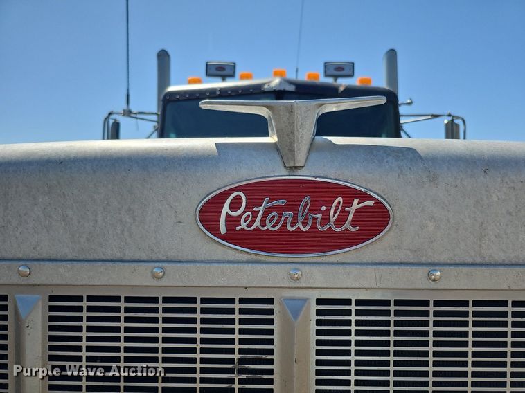 image for item DQ0260 2004 Peterbilt 379  semi truck
