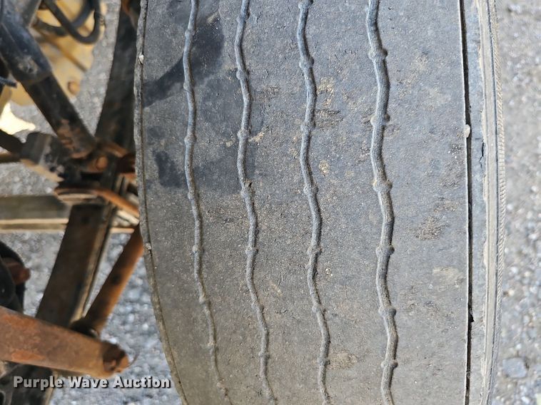 image for item DQ0260 2004 Peterbilt 379  semi truck