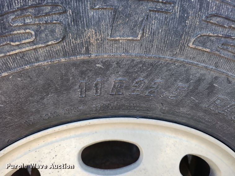 image for item DQ0260 2004 Peterbilt 379  semi truck