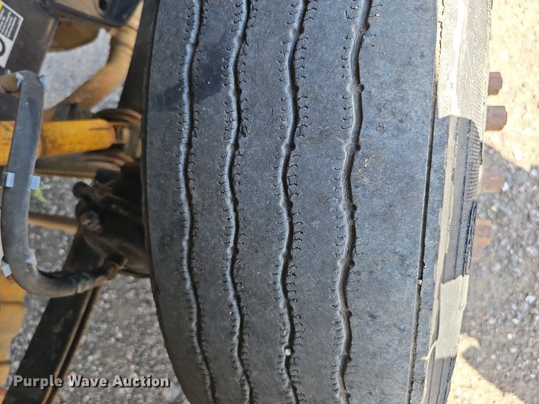 image for item DQ0260 2004 Peterbilt 379  semi truck