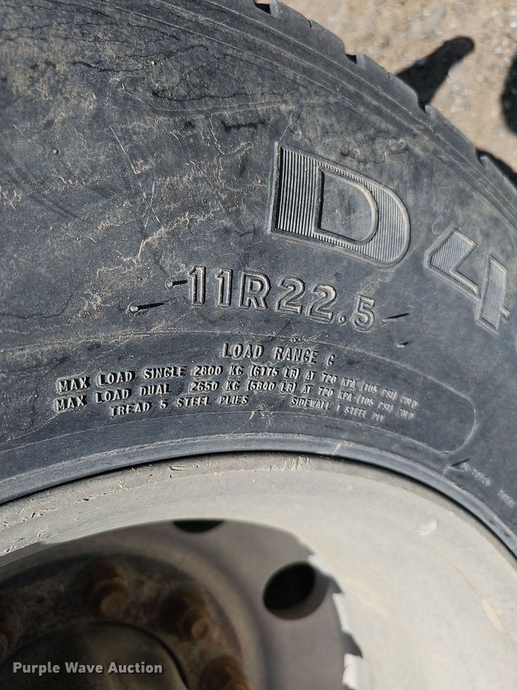 image for item DQ0260 2004 Peterbilt 379  semi truck