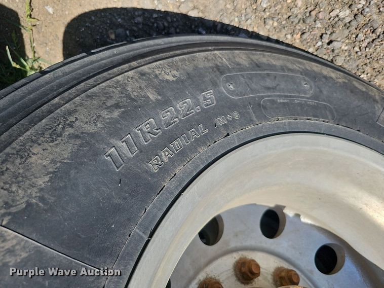 image for item DQ0260 2004 Peterbilt 379  semi truck