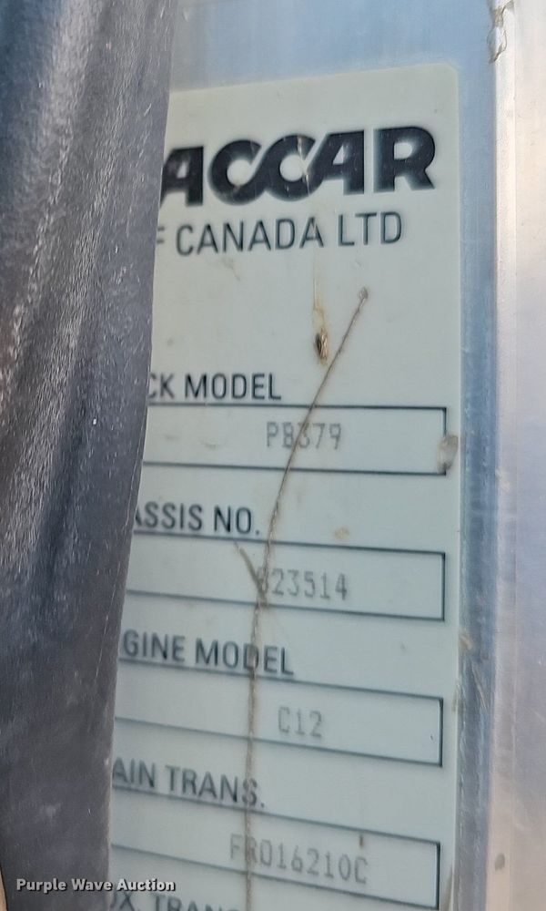 image for item DQ0260 2004 Peterbilt 379  semi truck