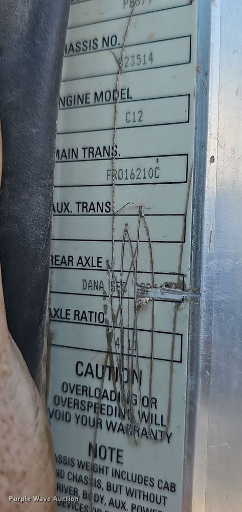 image for item DQ0260 2004 Peterbilt 379  semi truck