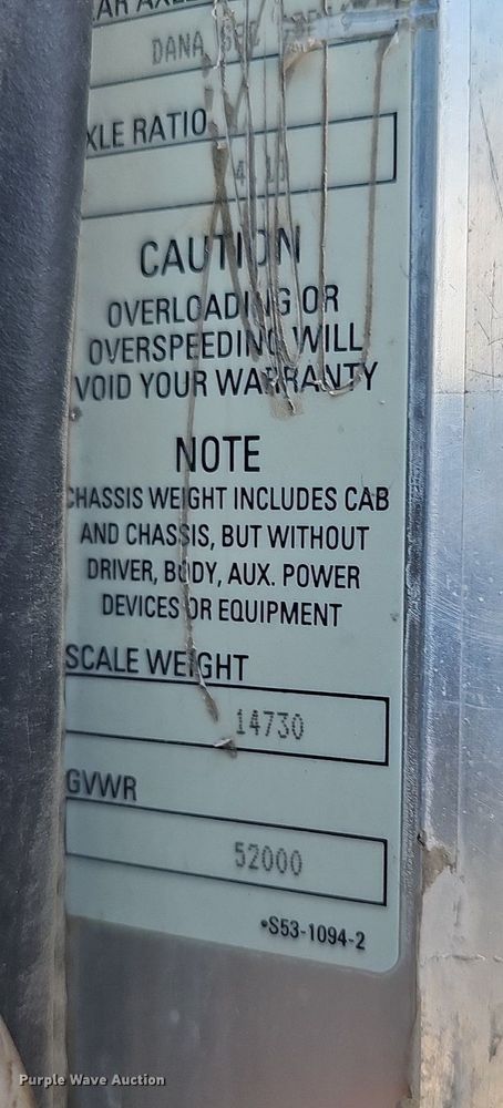 image for item DQ0260 2004 Peterbilt 379  semi truck