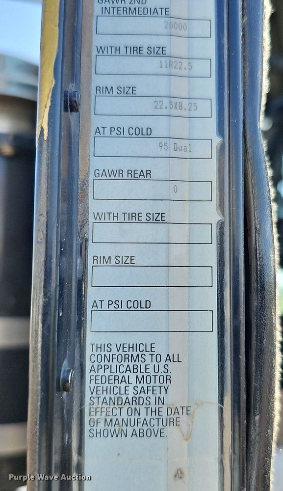 image for item DQ0260 2004 Peterbilt 379  semi truck