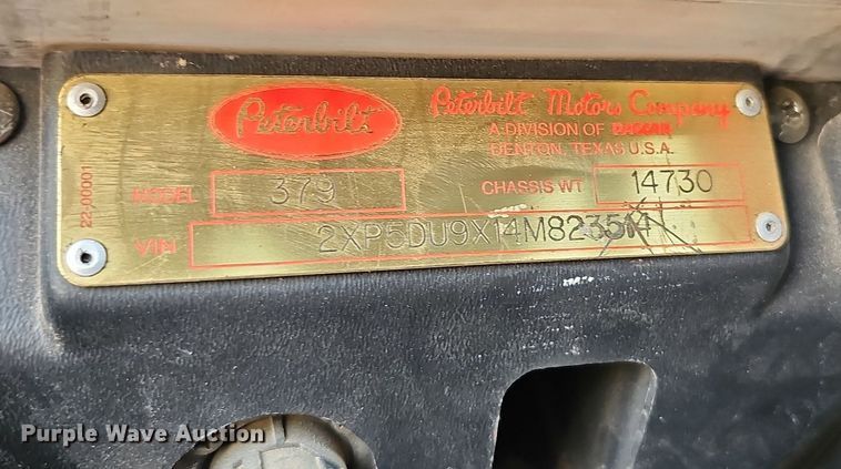 image for item DQ0260 2004 Peterbilt 379  semi truck