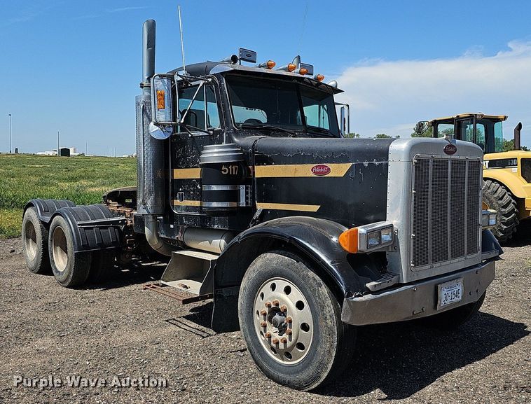 image for item DQ0268 2001 Peterbilt 379  semi truck