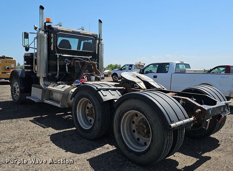 image for item DQ0268 2001 Peterbilt 379  semi truck