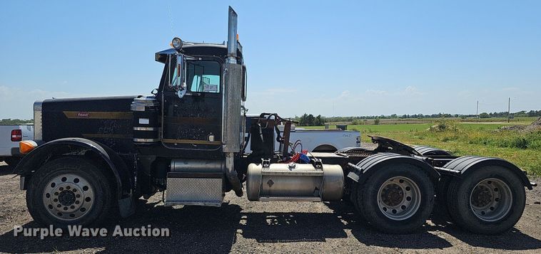 image for item DQ0268 2001 Peterbilt 379  semi truck