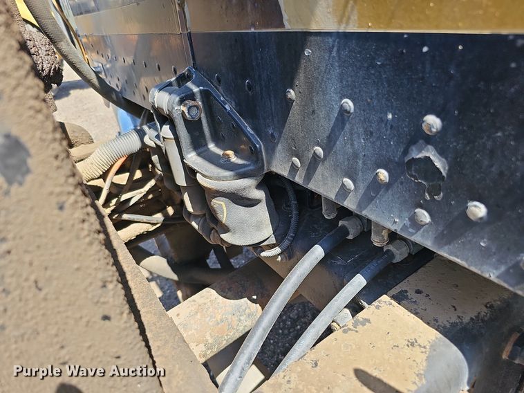 image for item DQ0268 2001 Peterbilt 379  semi truck