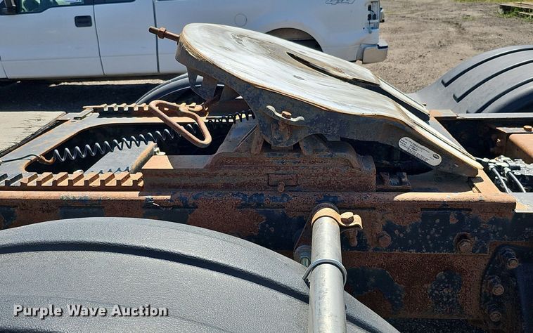 image for item DQ0268 2001 Peterbilt 379  semi truck