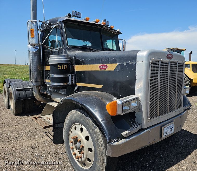 image for item DQ0268 2001 Peterbilt 379  semi truck