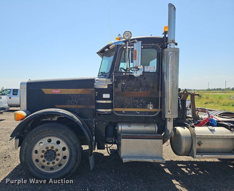 image for item DQ0268 2001 Peterbilt 379  semi truck