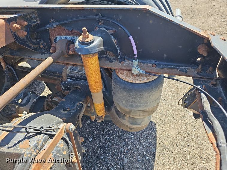 image for item DQ0268 2001 Peterbilt 379  semi truck