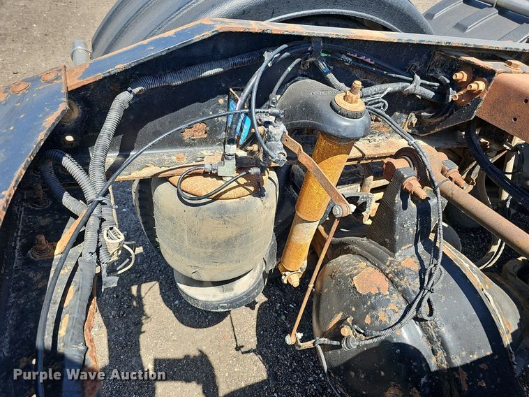 image for item DQ0268 2001 Peterbilt 379  semi truck