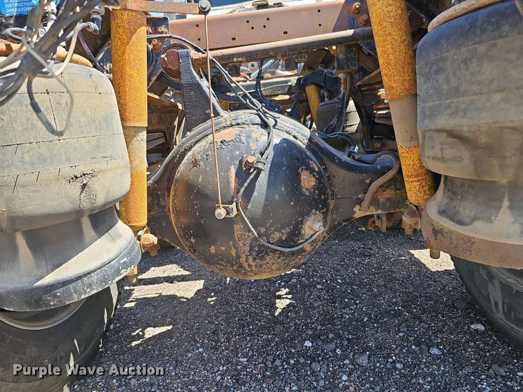 image for item DQ0268 2001 Peterbilt 379  semi truck