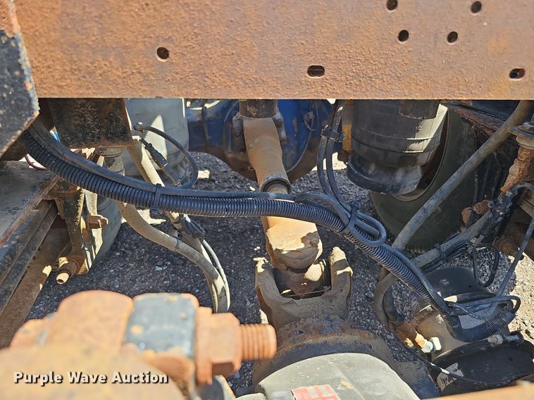 image for item DQ0268 2001 Peterbilt 379  semi truck