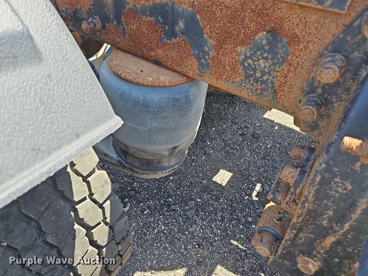 image for item DQ0268 2001 Peterbilt 379  semi truck