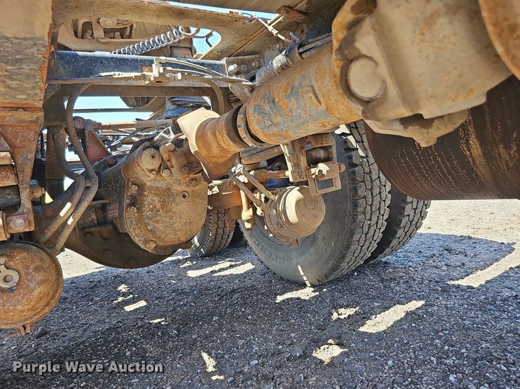 image for item DQ0268 2001 Peterbilt 379  semi truck