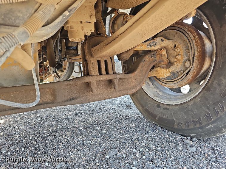 image for item DQ0268 2001 Peterbilt 379  semi truck