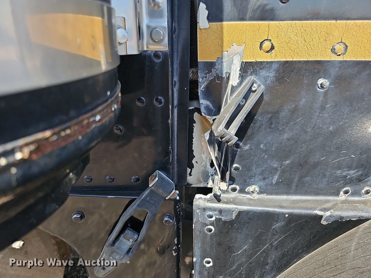 image for item DQ0268 2001 Peterbilt 379  semi truck