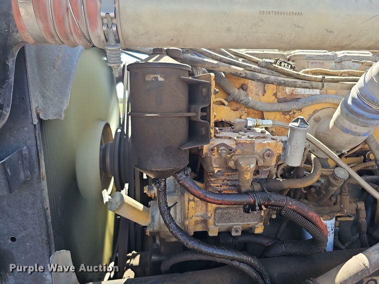 image for item DQ0268 2001 Peterbilt 379  semi truck