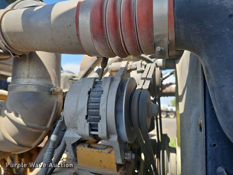 image for item DQ0268 2001 Peterbilt 379  semi truck