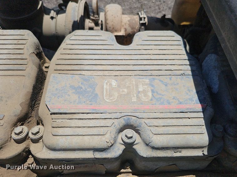 image for item DQ0268 2001 Peterbilt 379  semi truck