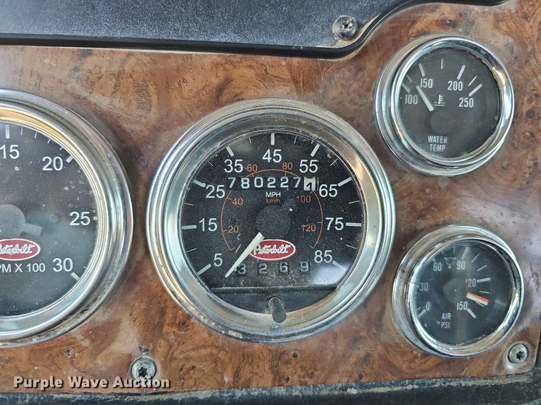 image for item DQ0268 2001 Peterbilt 379  semi truck