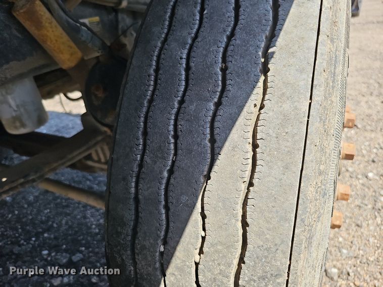 image for item DQ0268 2001 Peterbilt 379  semi truck