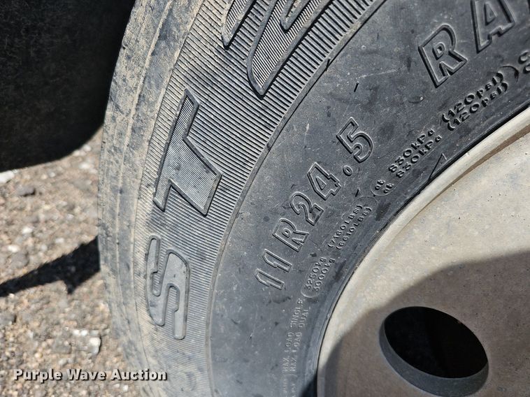 image for item DQ0268 2001 Peterbilt 379  semi truck