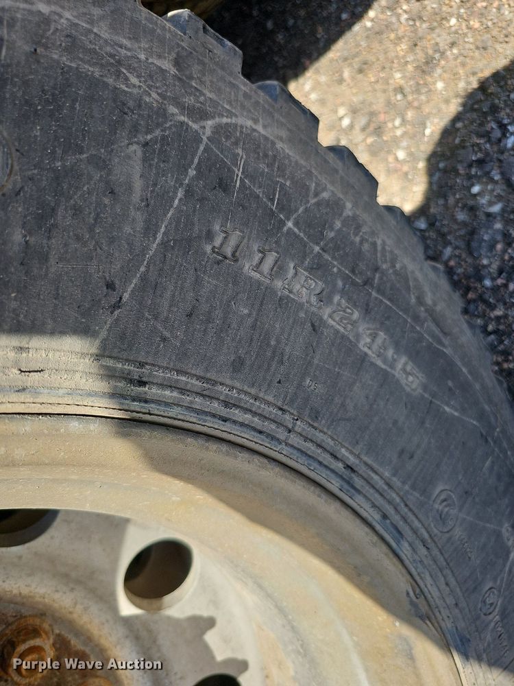 image for item DQ0268 2001 Peterbilt 379  semi truck