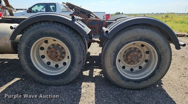 image for item DQ0268 2001 Peterbilt 379  semi truck